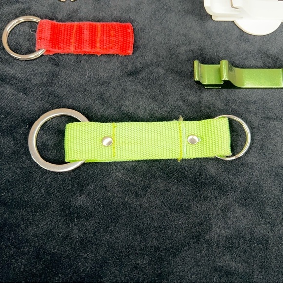 LOT OF 5 90’s VINTAGE KEY CHAINS COLORFUL SILVER - Picture 3 of 14